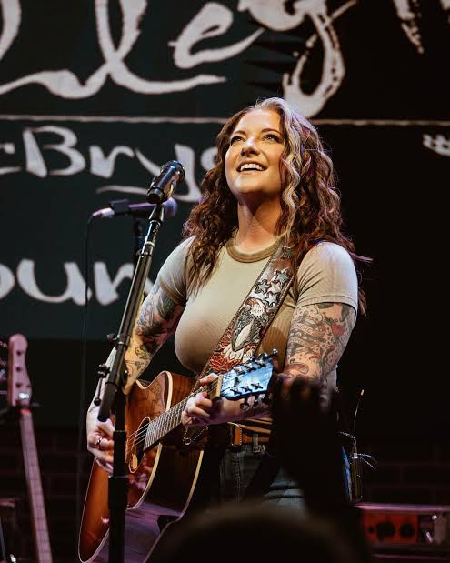 Ashley McBryde Profile Picture